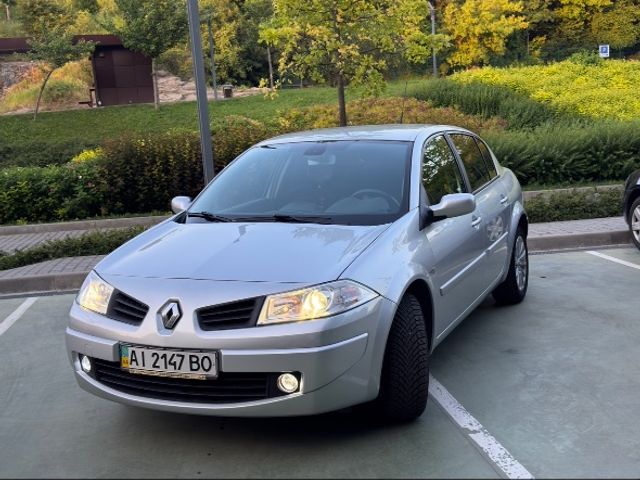 Renault Megane - фото 2