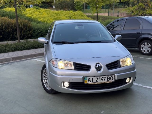 Renault Megane - фото 1