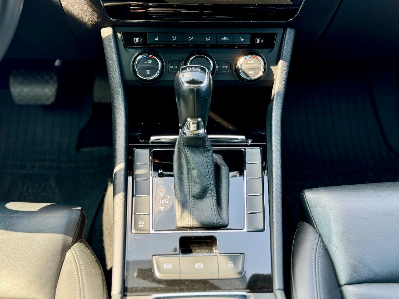 Skoda Superb - фото 14