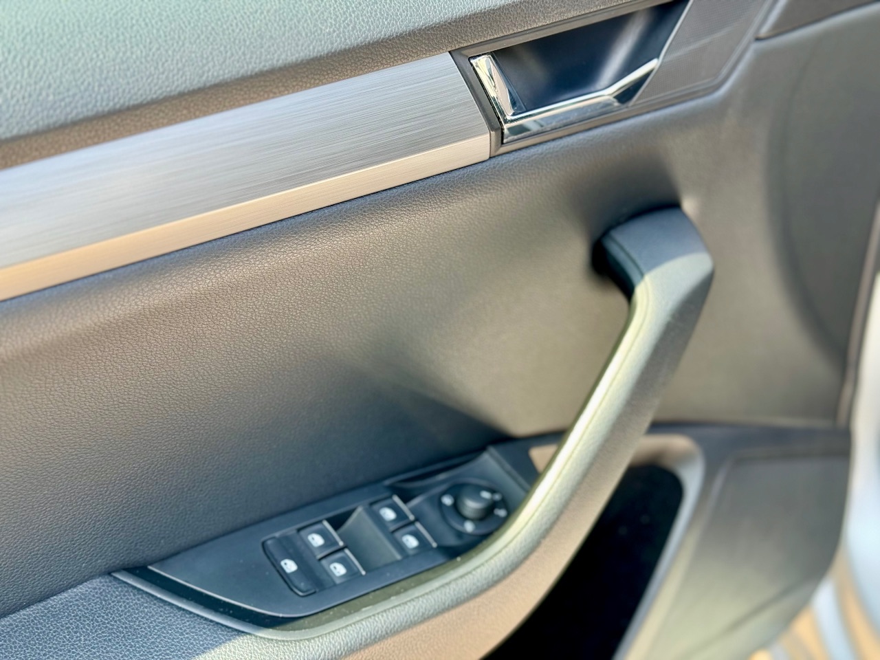 Skoda Superb - фото 18