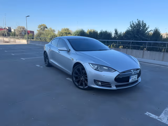 Tesla Model S 2015, Київ, $13 500 - зображення 1