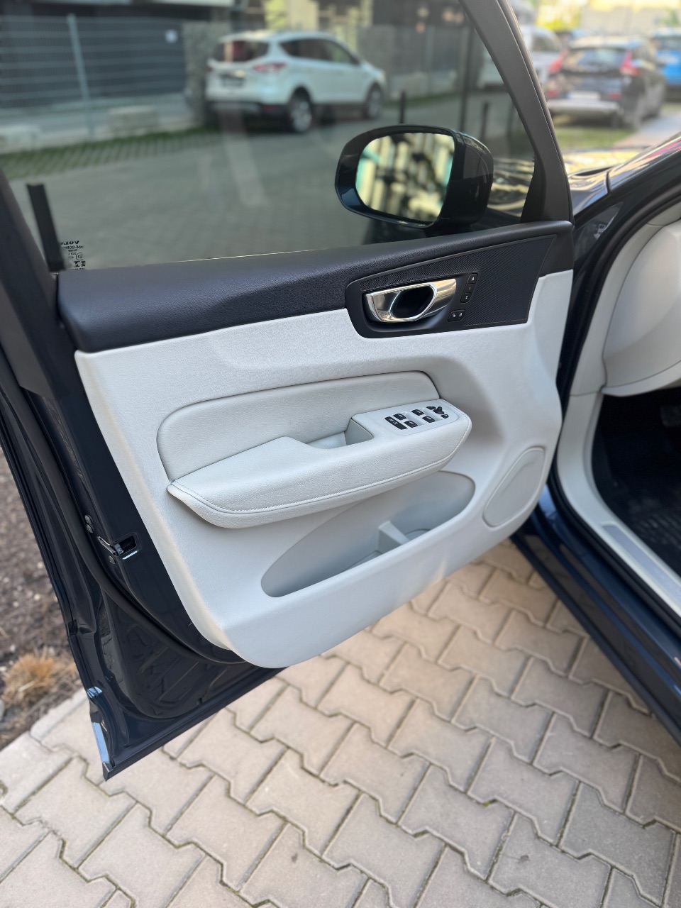 Volvo XC60 - фото 6