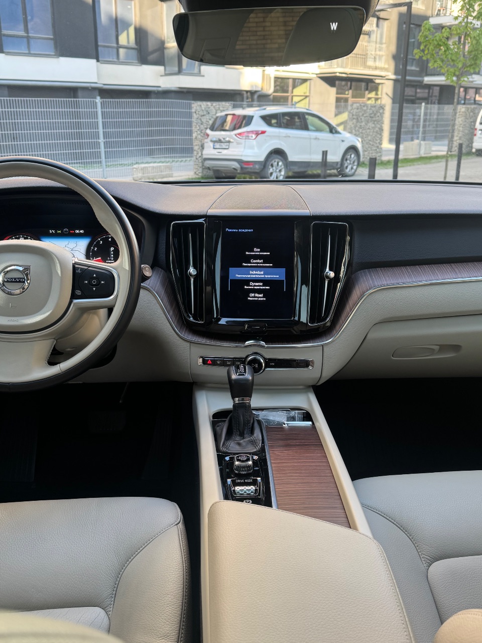 Volvo XC60 - фото 12