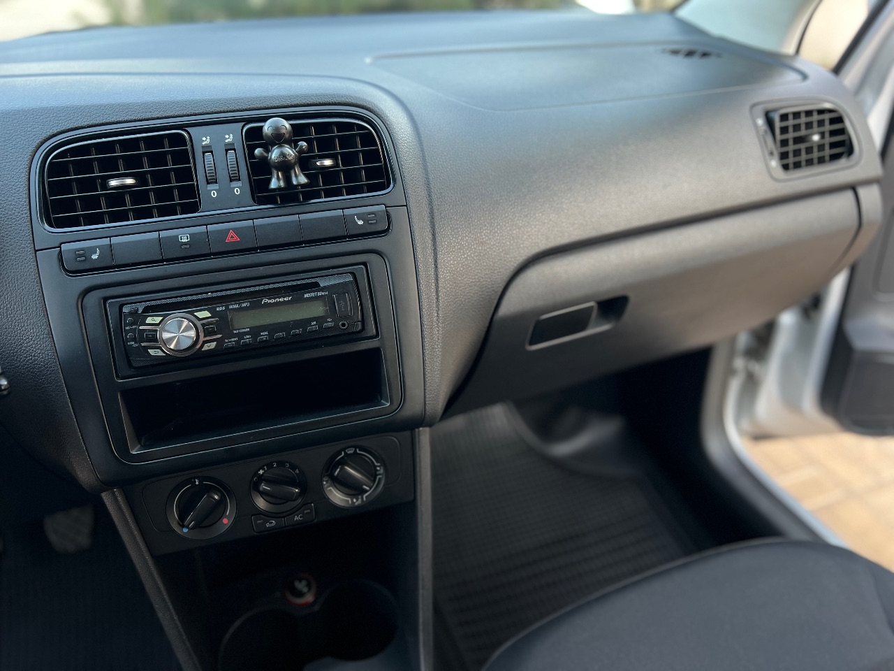 Volkswagen Polo - фото 47