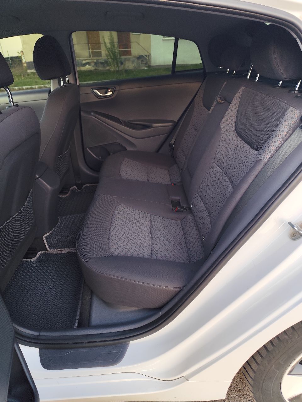 Hyundai IONIQ - фото 30