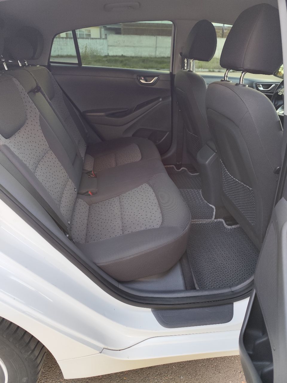 Hyundai IONIQ - фото 24