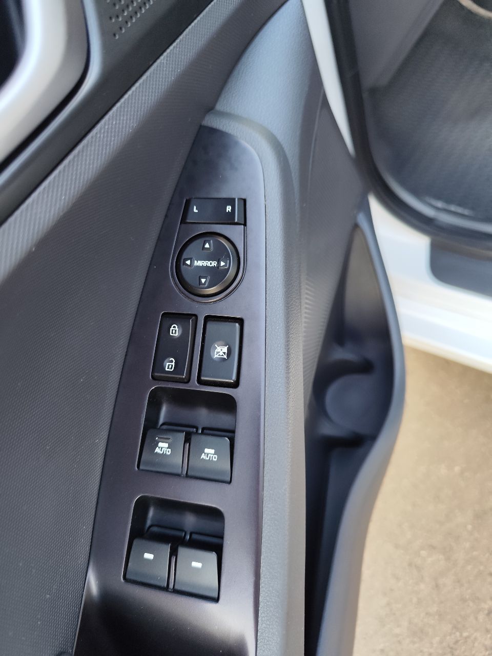 Hyundai IONIQ - фото 20