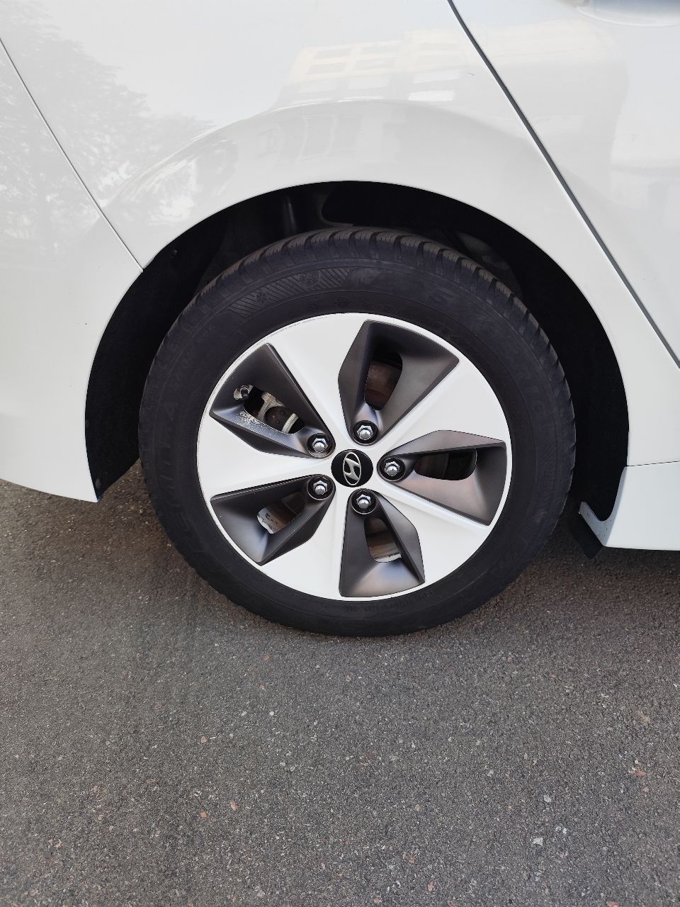 Hyundai IONIQ - фото 19