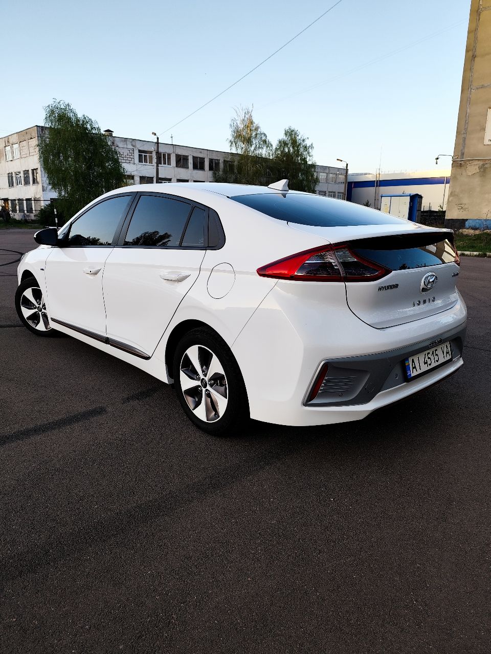 Hyundai IONIQ - фото 3