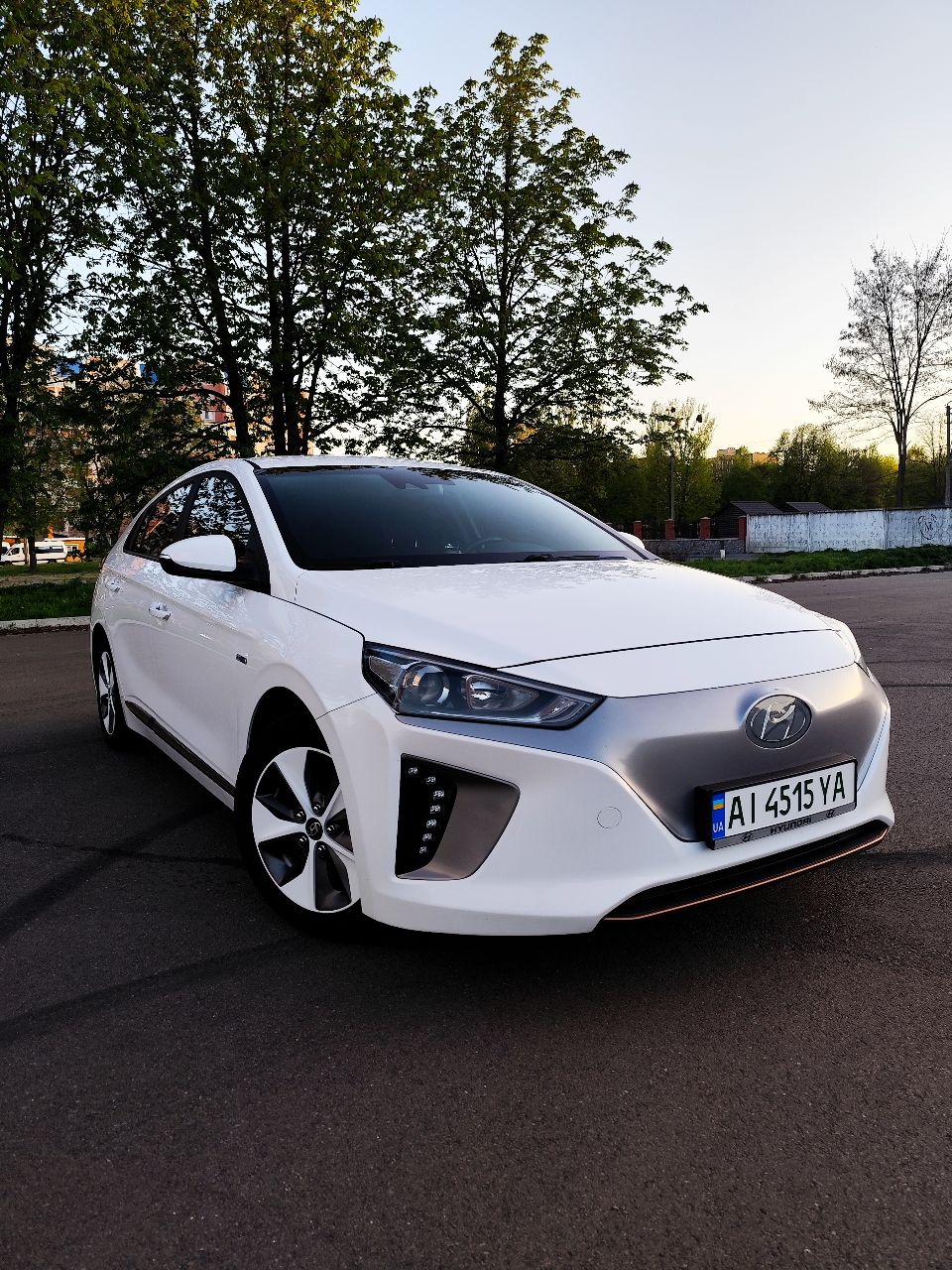 Hyundai IONIQ - фото 1