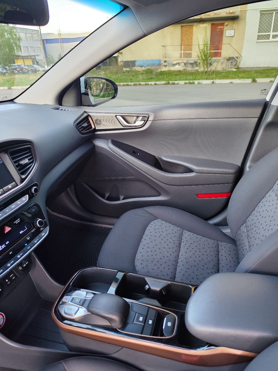 Hyundai IONIQ - фото 57