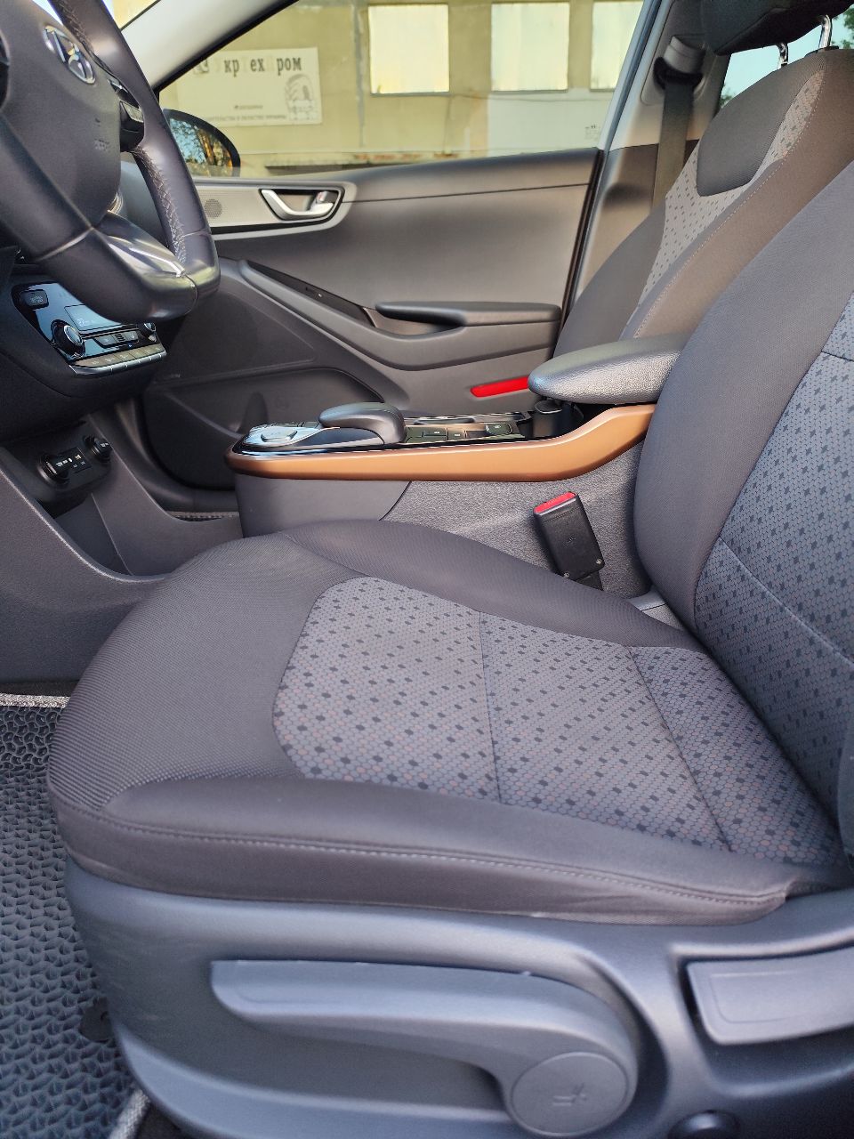 Hyundai IONIQ - фото 22