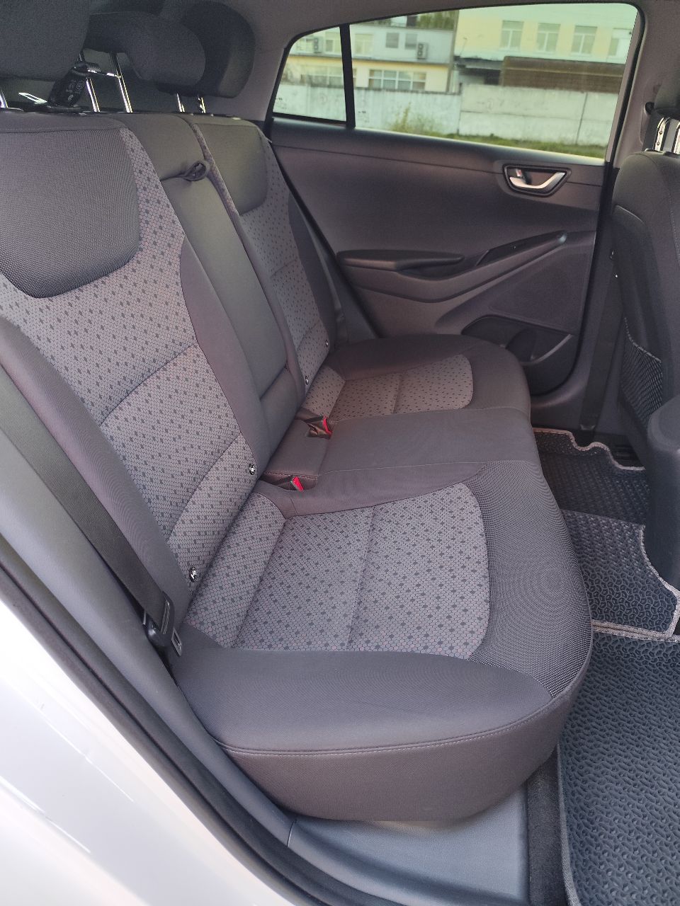 Hyundai IONIQ - фото 33