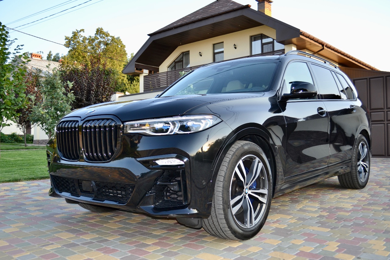 BMW X7 - фото 1