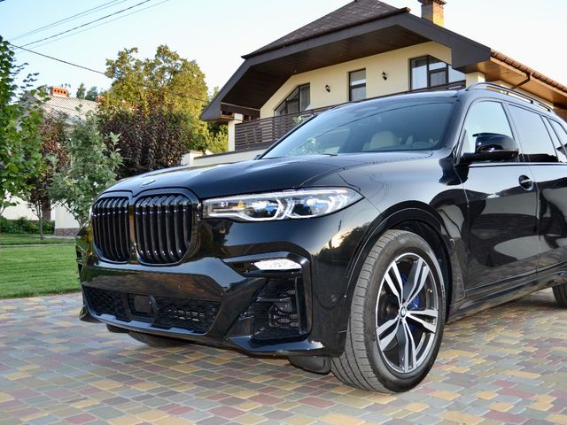 BMW X7 - фото 1
