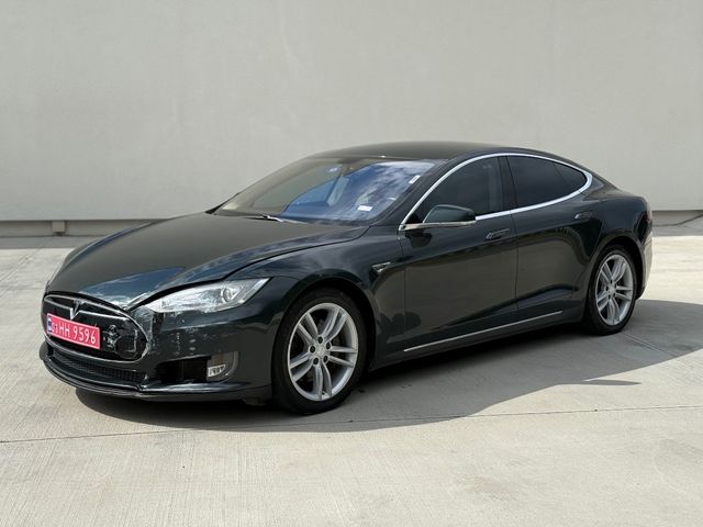 Tesla Model S - фото 5