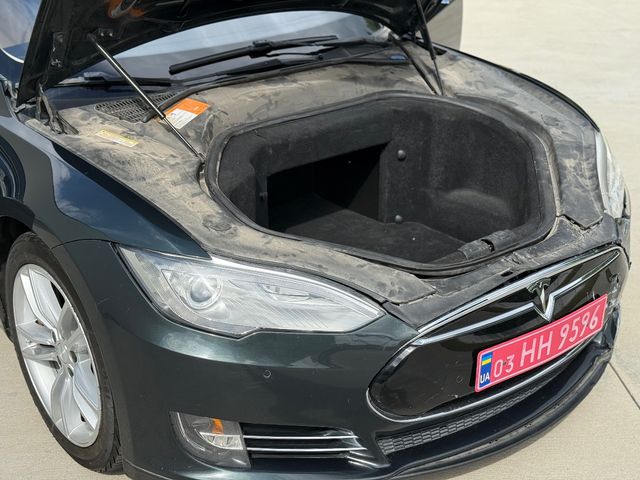 Tesla Model S - фото 4