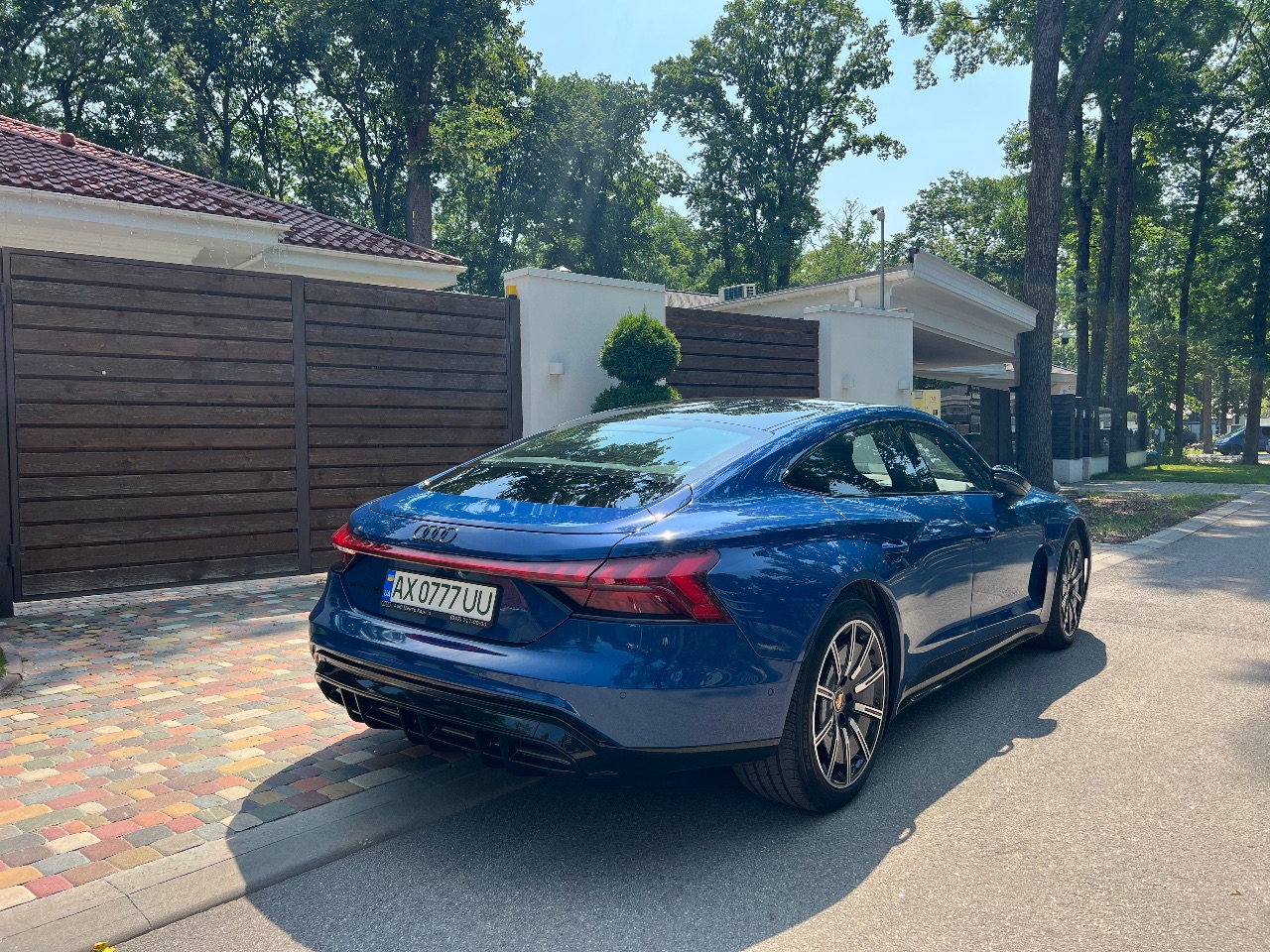 Audi e-tron GT - фото 3