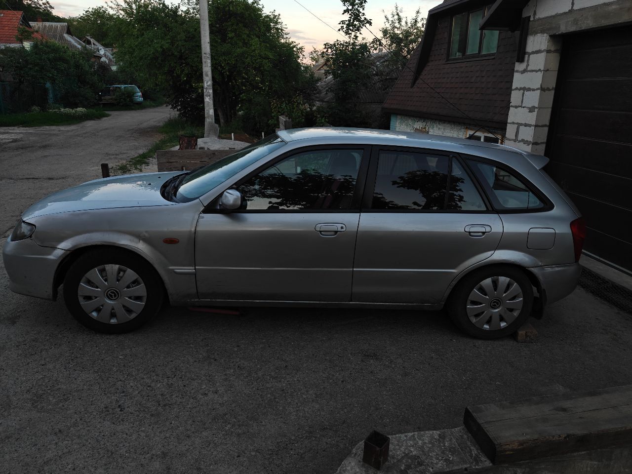 Mazda 323 - фото 4