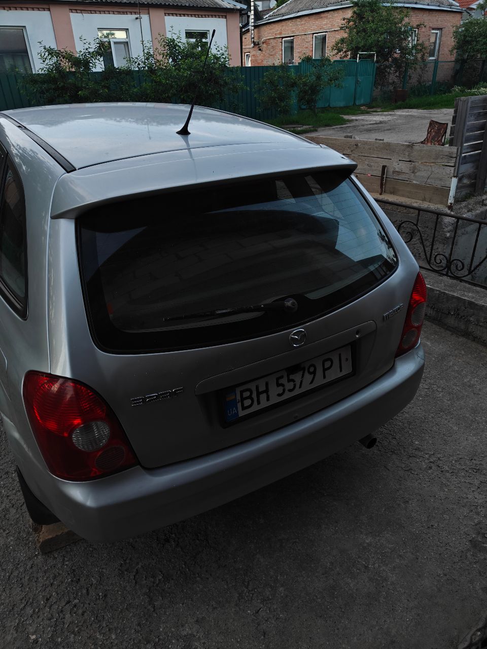 Mazda 323 - фото 5