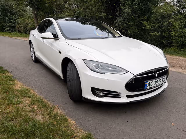 Tesla Model S 2013, Володимир-Волинський, $14 100 - зображення 2