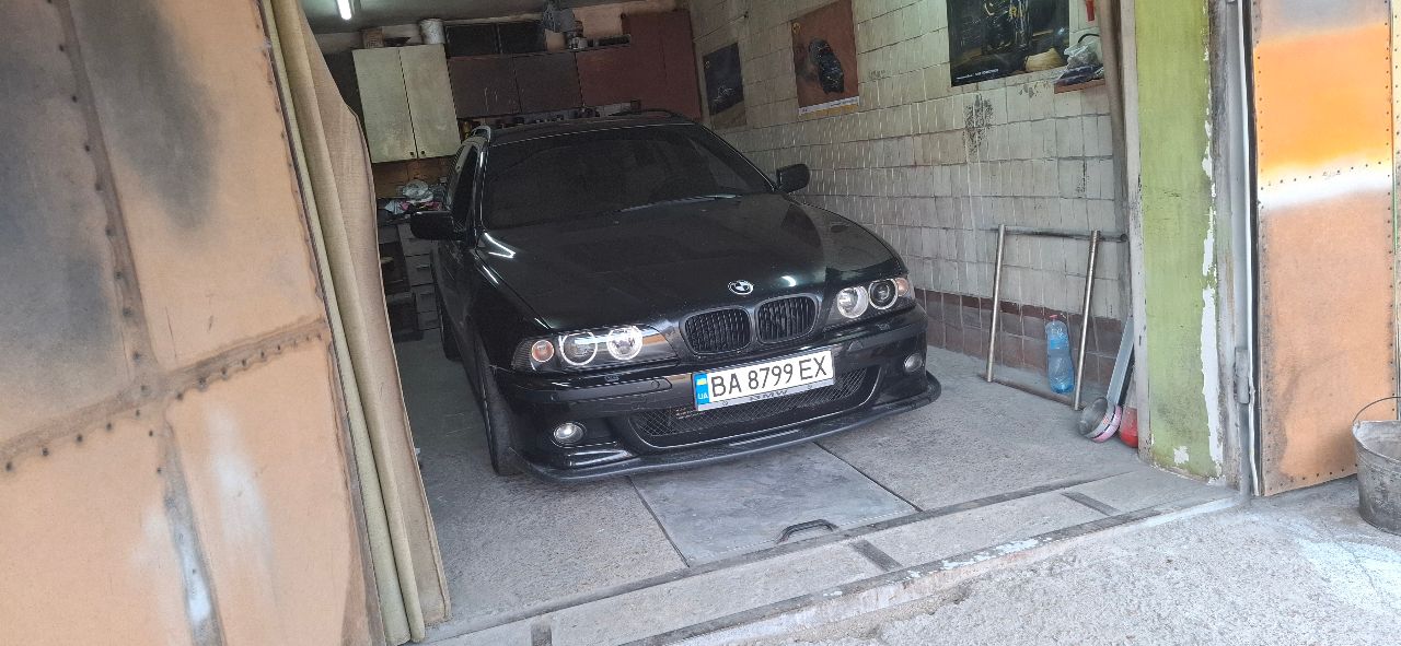 BMW 5 серії - фото 1