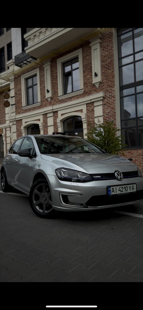 Volkswagen Golf - фото 1