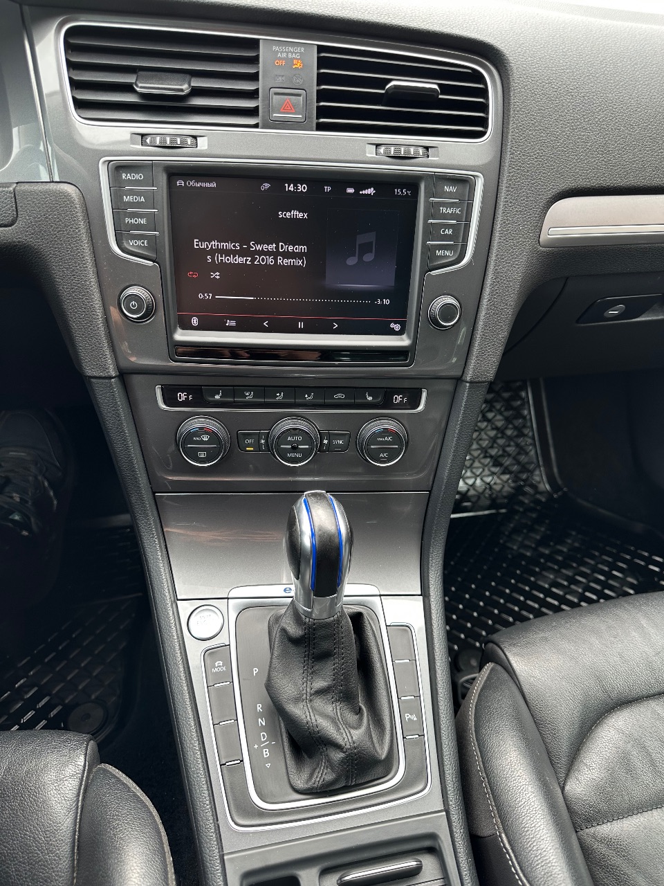 Volkswagen Golf - фото 20