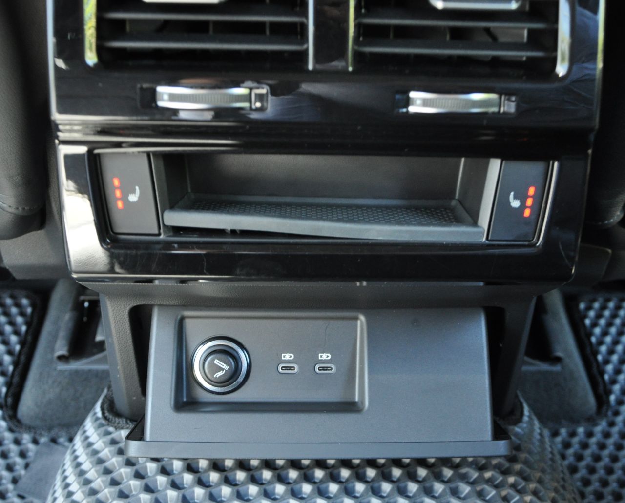 Volkswagen Touareg - фото 24