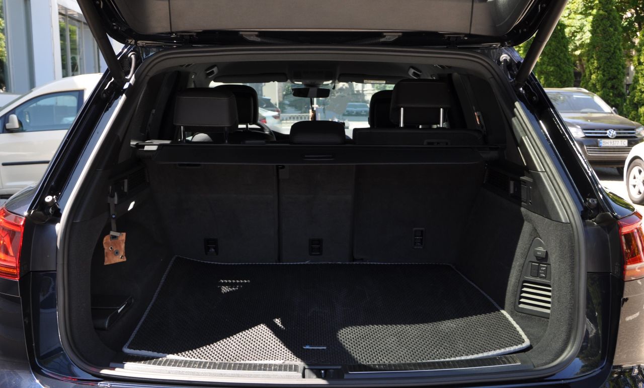 Volkswagen Touareg - фото 7