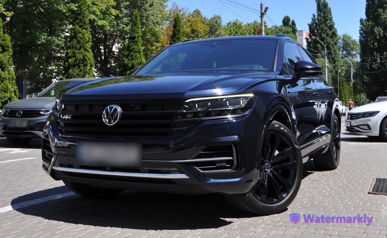 Volkswagen Touareg - фото 1