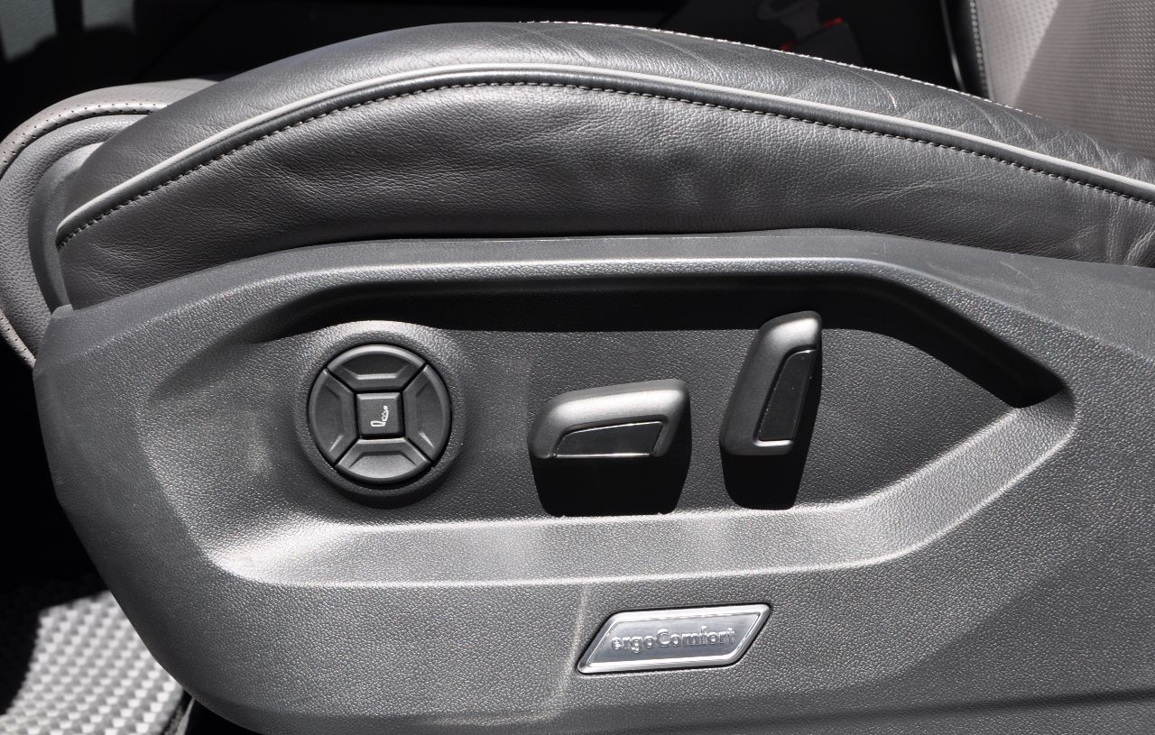 Volkswagen Touareg - фото 34