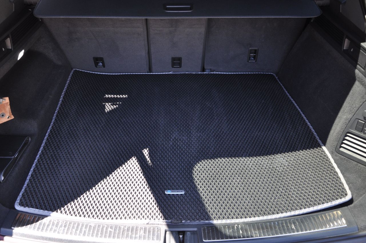 Volkswagen Touareg - фото 8