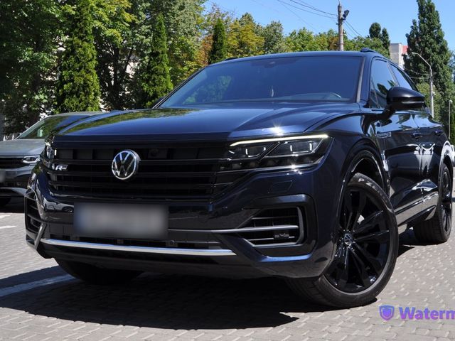 Volkswagen Touareg - фото 1