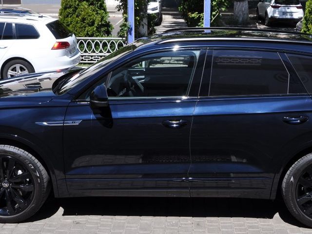 Volkswagen Touareg - фото 4