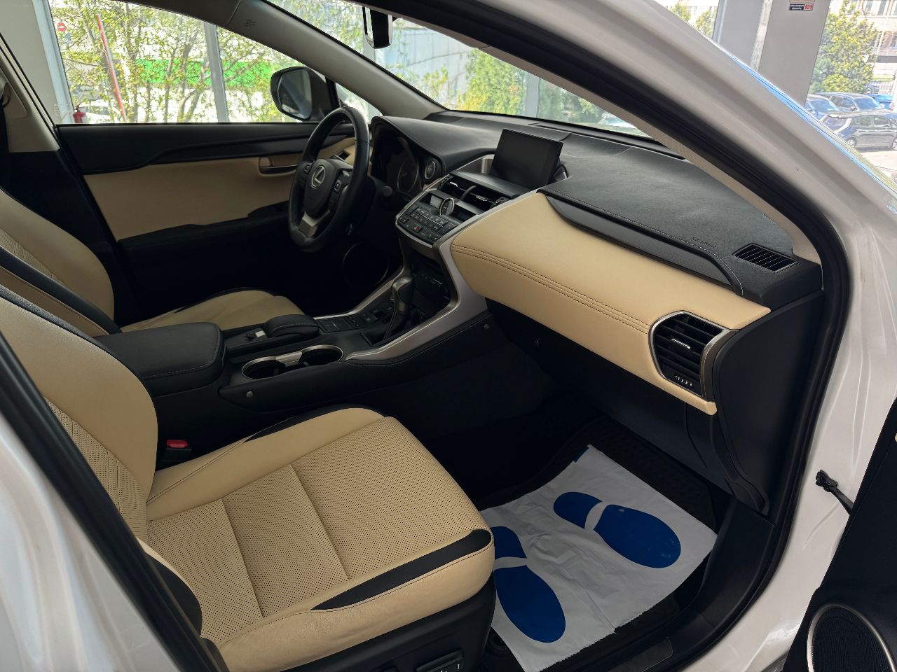 Lexus NX - фото 15