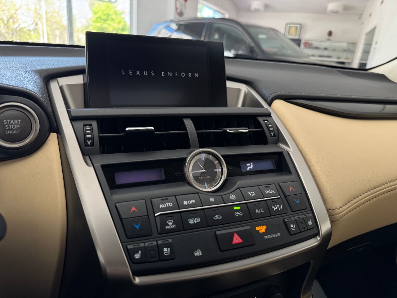 Lexus NX - фото 4