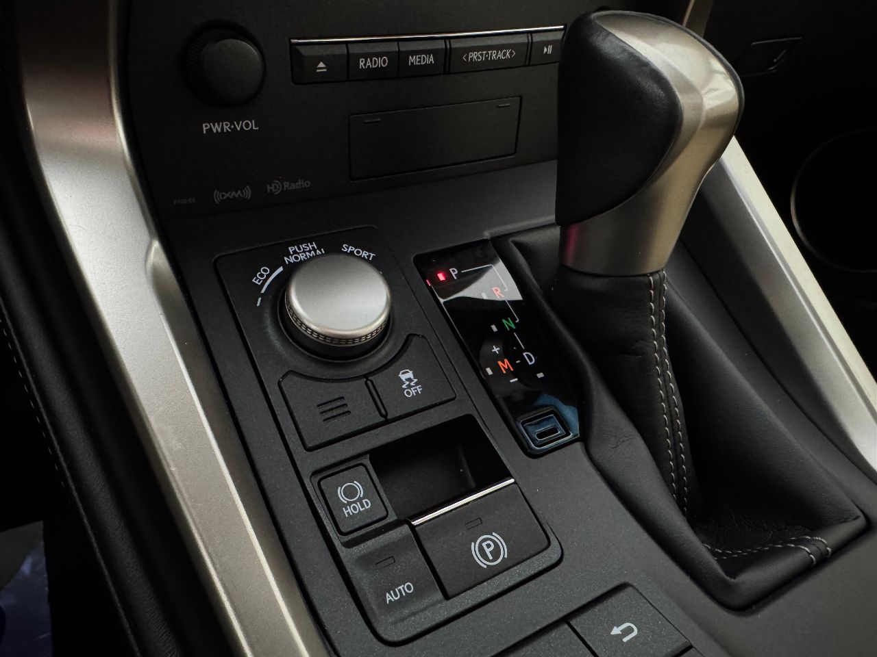 Lexus NX - фото 21