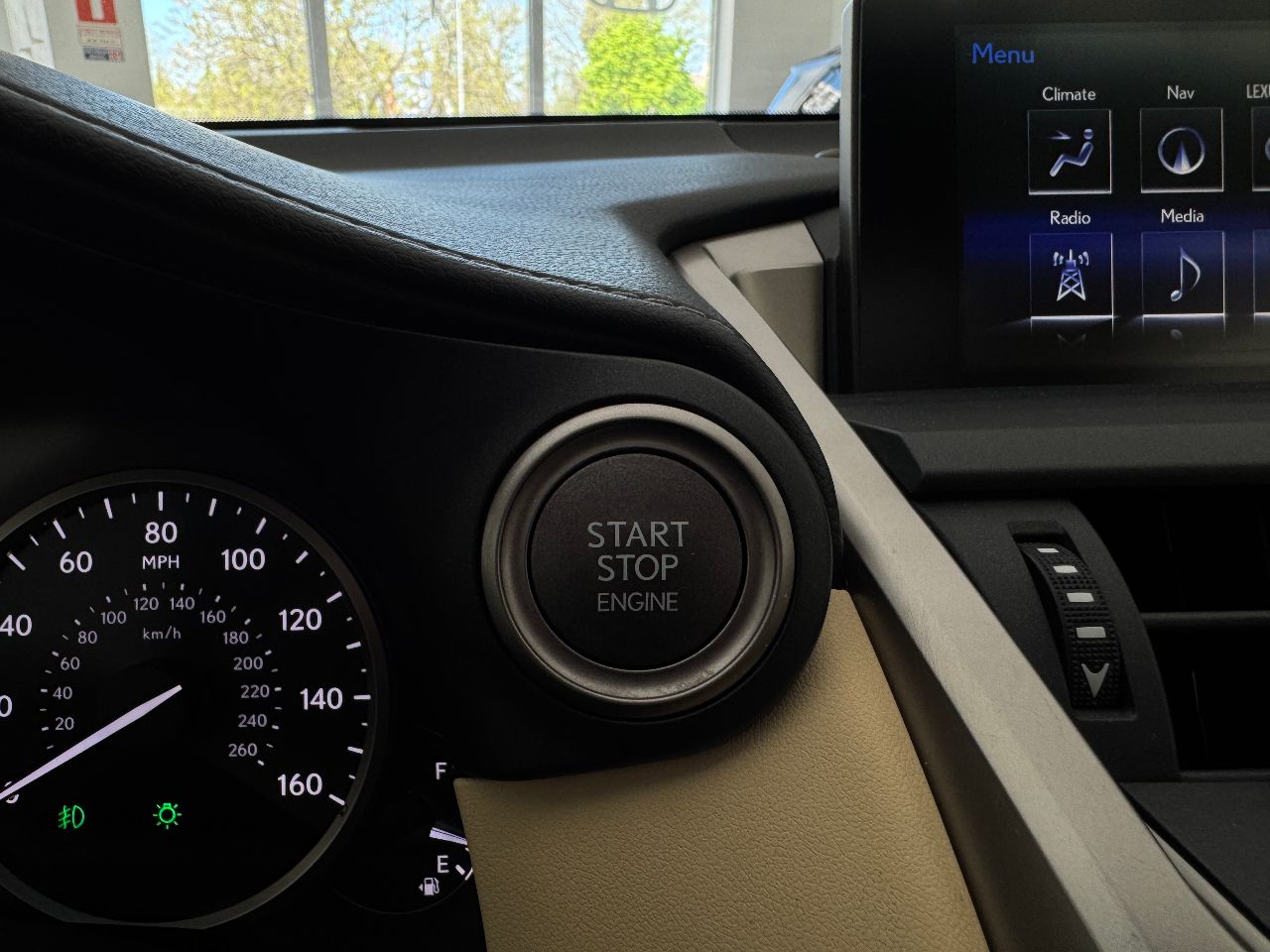 Lexus NX - фото 7