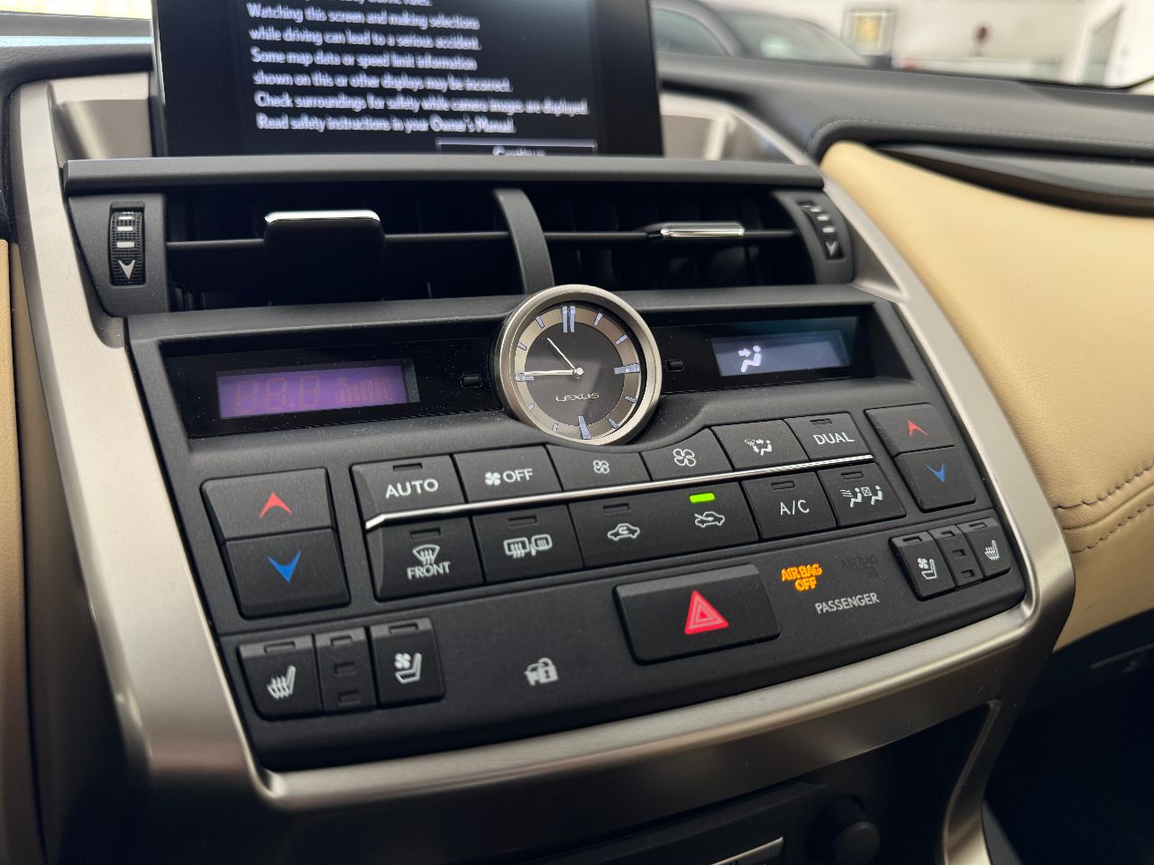 Lexus NX - фото 13