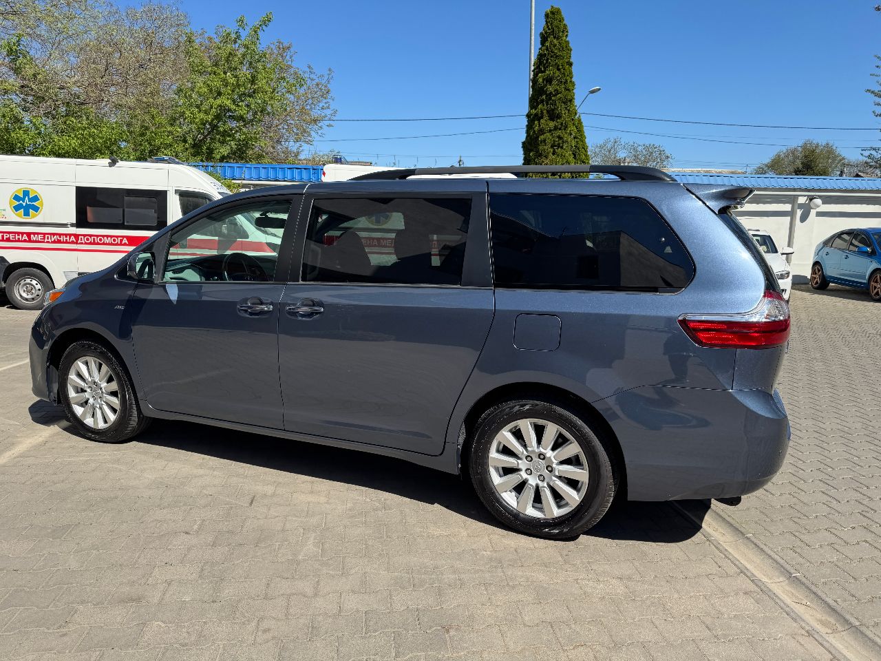 Toyota Sienna - фото 14