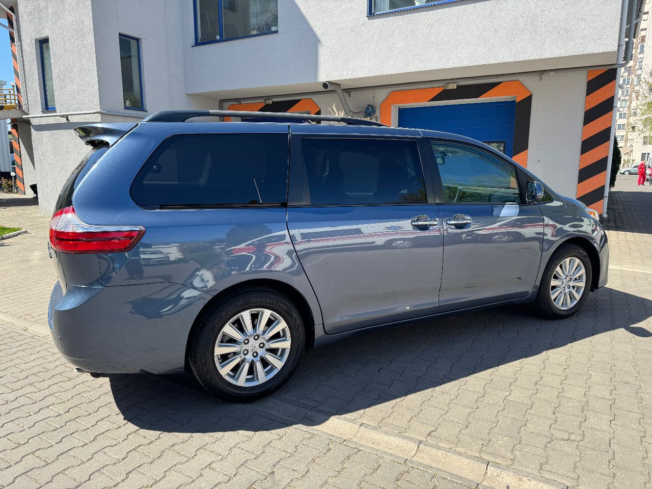 Toyota Sienna - фото 10
