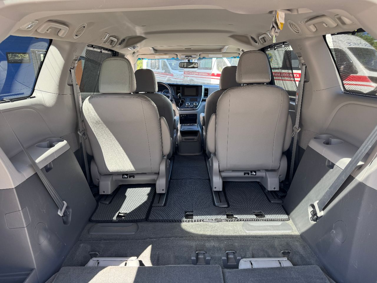 Toyota Sienna - фото 16
