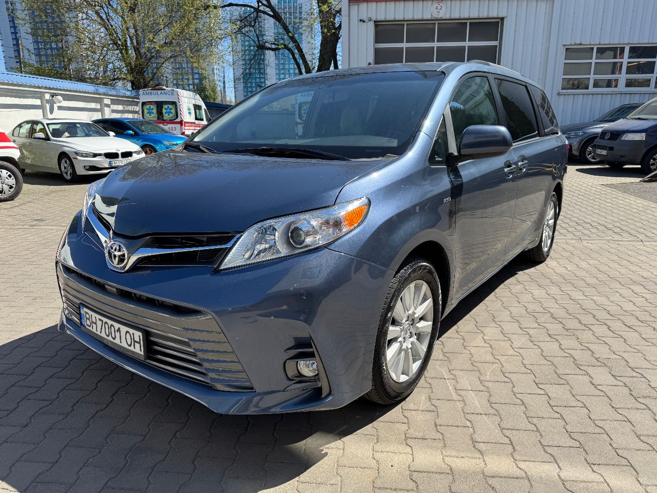 Toyota Sienna - фото 4