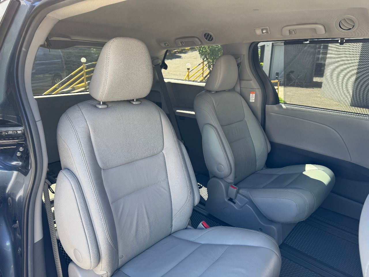 Toyota Sienna - фото 8