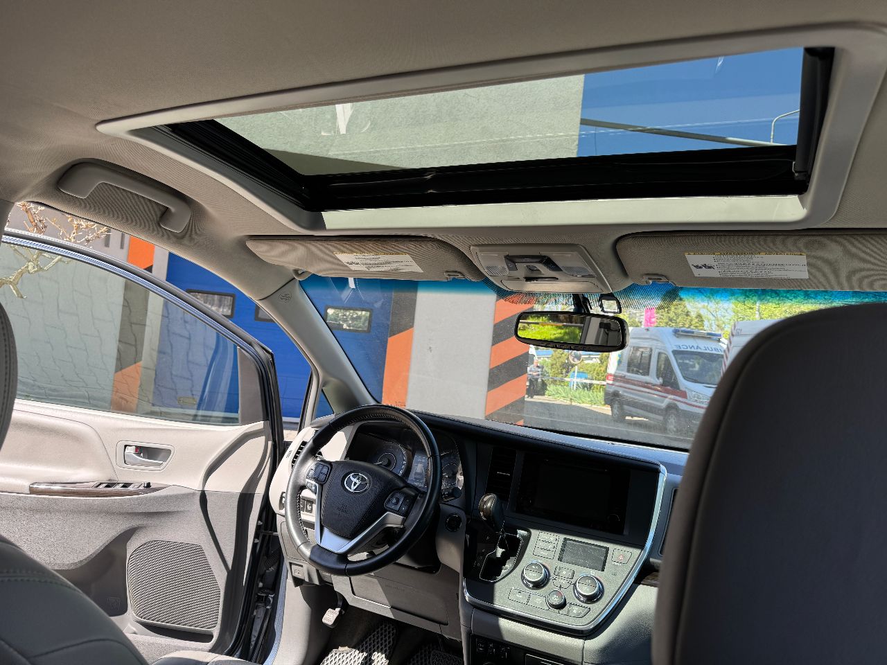 Toyota Sienna - фото 6