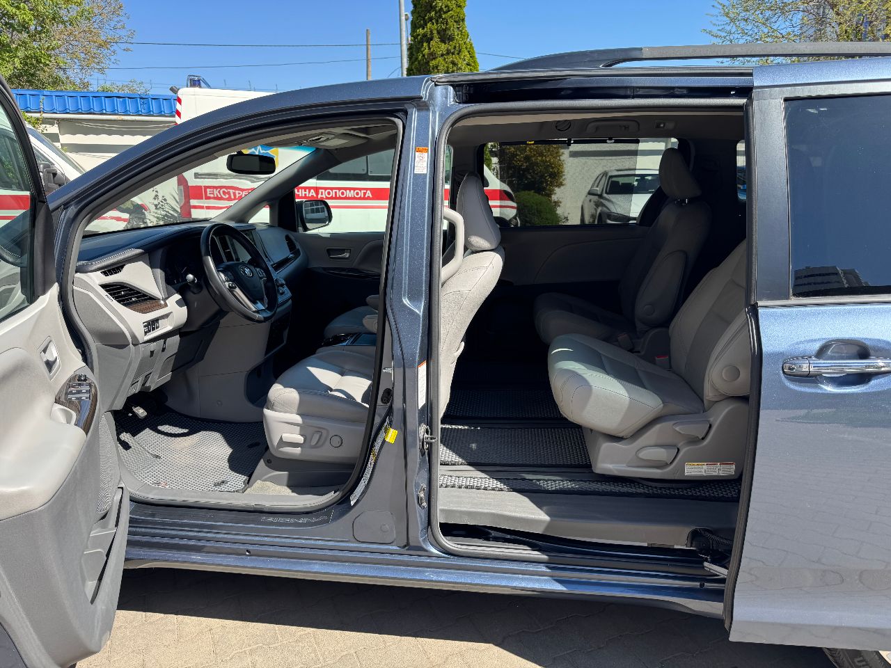 Toyota Sienna - фото 12