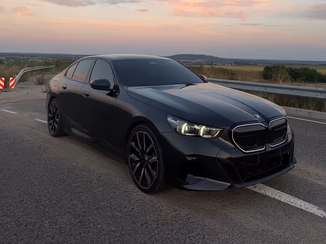 BMW i5 2023, Кривой Рог, $53 000 - изображение 1