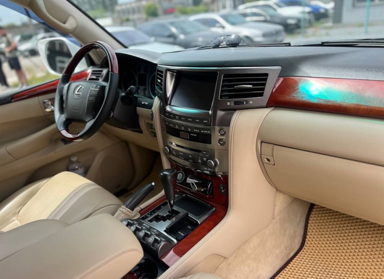 Lexus LX - фото 9