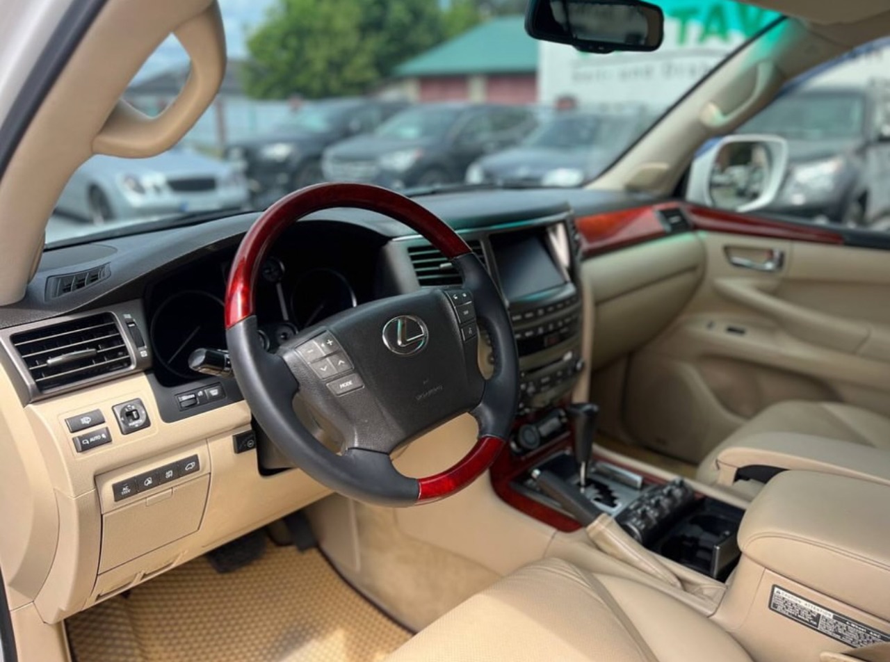 Lexus LX - фото 7